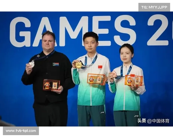 老将巴拉托夫与教练自拍庆祝夺铜：世运会的友谊